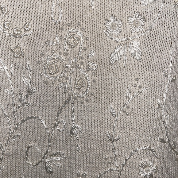 🌹WORTHINGTON EMBROIDERY PEARL SWEATER - Picture 5 of 6